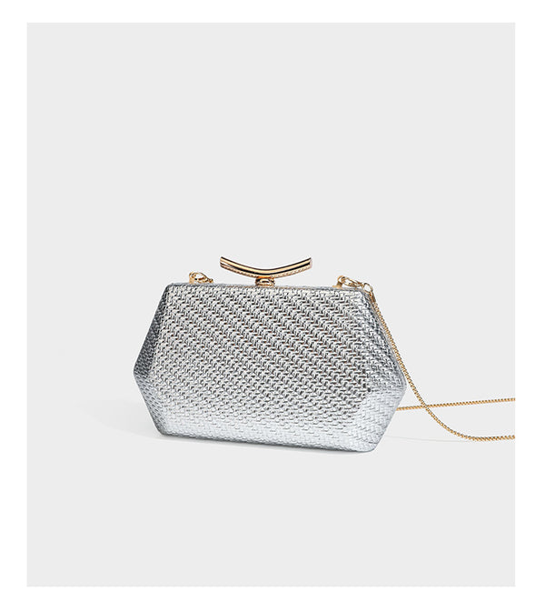 Kleine strukturierte Clutch aus Metallic-Geflecht mit goldfarbenem Bügelverschluss und abnehmbarem Kettenriemen, Detailansicht 13