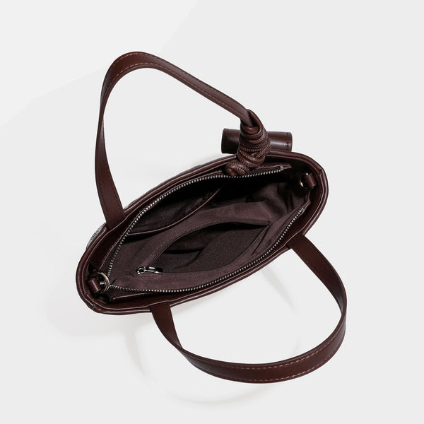 Kleine, strukturierte, gewebte Tote-Bag mit geometrischem Muster, glatten Details in Lederoptik, geknoteten Tragegriffen, Reißverschluss und herabhängendem Frontdetail