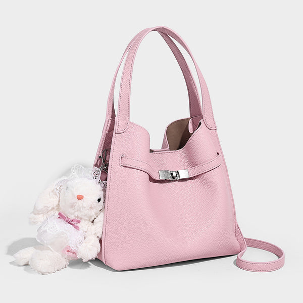 Geräumige Tote-Bag in genarbter Lederoptik mit Riemendetail und Drehverschluss in Silberoptik sowie zwei Henkeln, Detailansicht 5