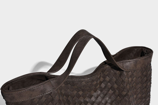 Große, formstabile Tote-Bag in Lederoptik mit gewebter Struktur und passender kleiner Tasche in Dunkelbraun, zwei Henkeln und verstellbarem
