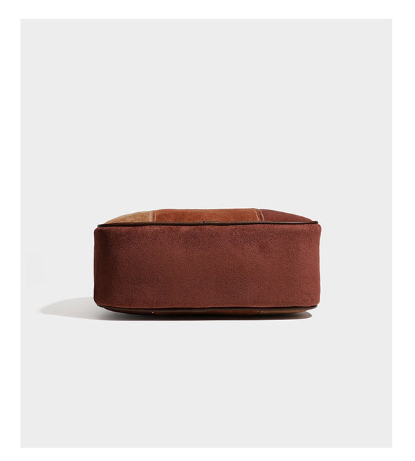 Kleine, strukturierte Henkeltasche aus Patchwork in Farbblöcken aus Beige, Camel, Braun und Rost mit dunkelbrauner Einfassung, herzförmigem