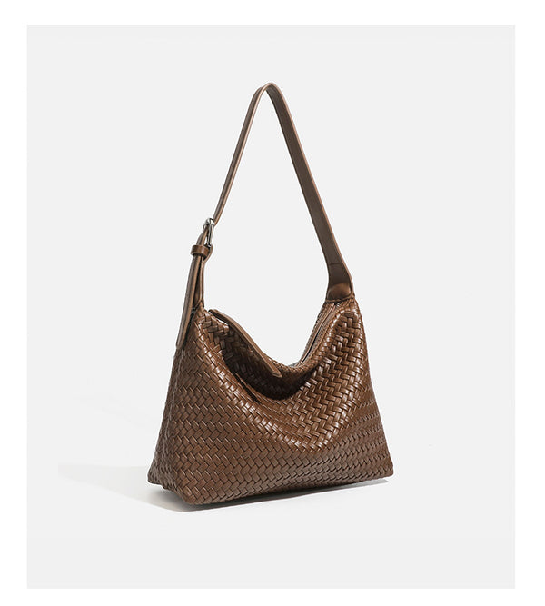 Kompakte gewebte Hobo-Schultertasche mit Reißverschluss oben, silberfarbenem Ringbeschlag und lederähnlicher Außenfläche mit Flechtstruktur, Detail