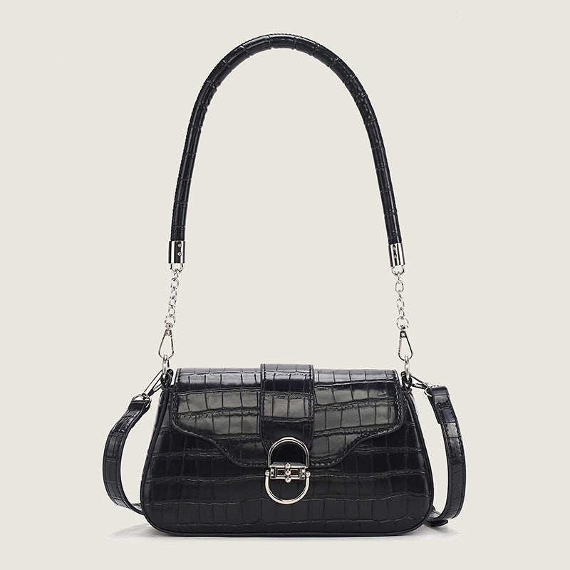 Kleine, formstabile Schultertasche mit Krokodilprägung, Klappe, rundem Drehverschluss aus Metalllegierung und Kettenglied-Tragegriff, Detailansicht 6