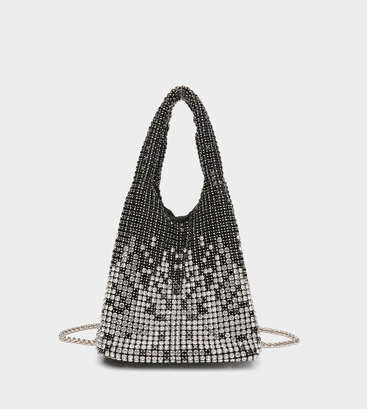 Ombré-Kristalltasche in Schwarz bis Silber mit Strasssteinen, Kettenriemen und Kristall-Tragegriffen, Detailansicht 11