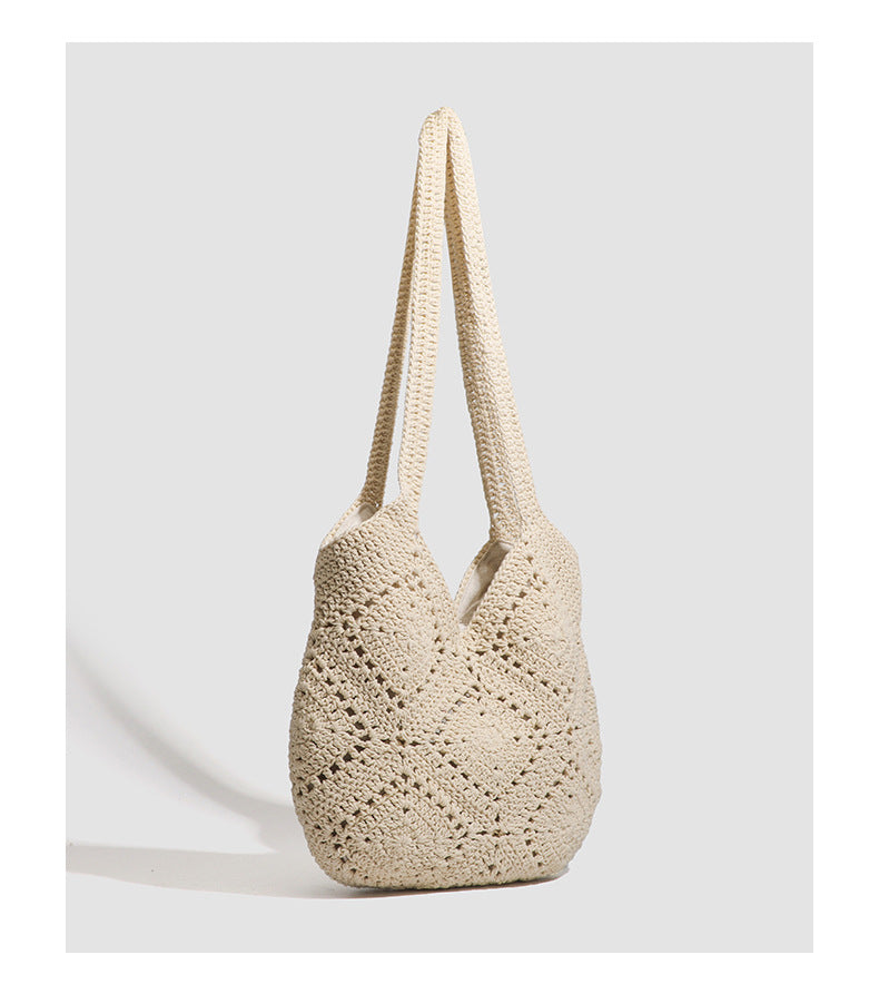Gehäkelte Schultertasche im Shopper-Stil mit grobmaschigem Muster, Stofffutter und langen Schulterriemen, Detailansicht 10