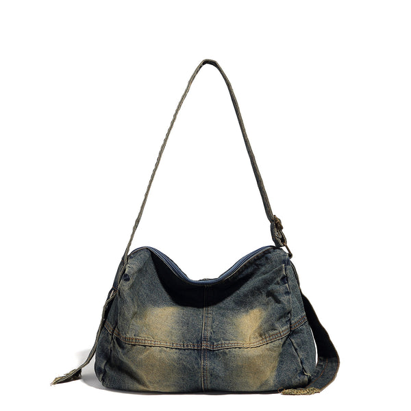 Lässig fallende Schultertasche aus gewaschenem Denim mit verwaschener, Used-Optik, Reißverschluss oben und verstellbarem Riemen in Antik-Messingoptik