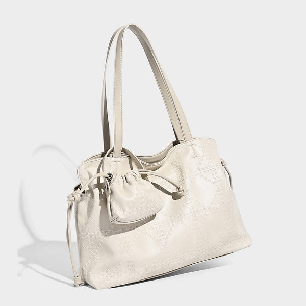 Große Tote-Schultertasche in Elfenbein-Creme mit geprägter Oberfläche, zwei langen Trageriemen, seitlicher Kordelraffung und abnehmbarem