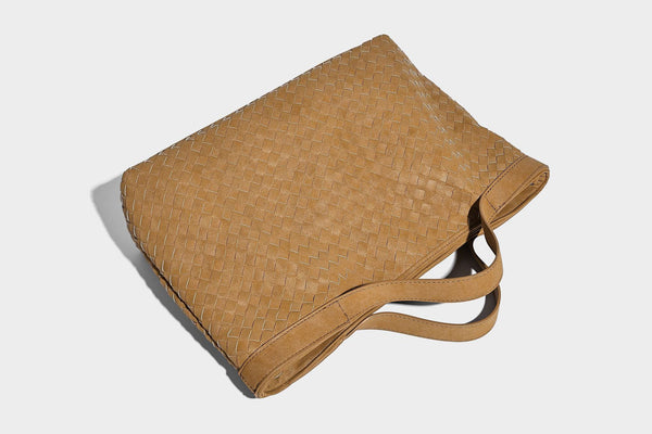 Große, formstabile Tote-Bag in Lederoptik mit gewebter Struktur und passender kleiner Tasche in Dunkelbraun, zwei Henkeln und verstellbarem