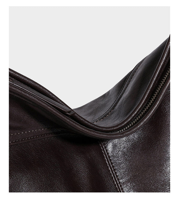 Weich fallende, geräumige Schulter- und Crossbody-Tasche in Lederoptik mit vorderer Klappentasche, Reißverschluss oben und langem verstellbarem Riemen