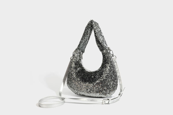 Hobo-Schultertasche in lässiger Tropfenform mit durchgehendem Metallic-Paillettenbesatz und silberfarbenen Beschlägen, Detailansicht 39