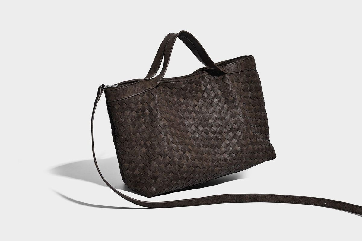 Große, formstabile Tote-Bag in Lederoptik mit gewebter Struktur und passender kleiner Tasche in Dunkelbraun, zwei Henkeln und verstellbarem