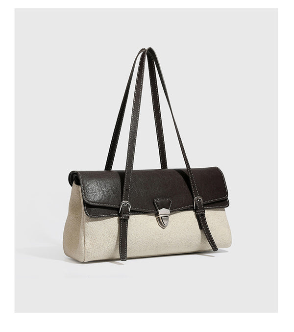 Strukturierte zweifarbige Schultertasche mit schwarzer Klappe in Lederoptik, cremefarbenem Korpus mit Webstruktur, silberfarbenem Drehverschluss und doppeltem