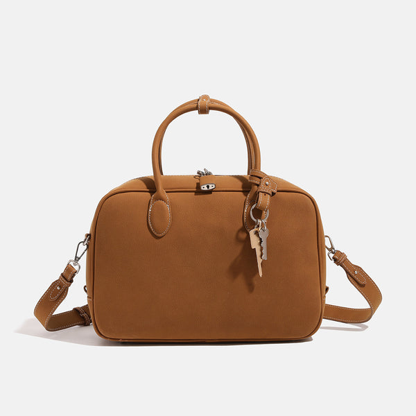 Strukturierte, rechteckige Henkeltasche mit matter, genarbter Oberfläche, zwei gerollten Henkeln, silberfarbenen Reißverschlussbeschlägen und