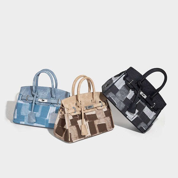 Strukturierte Satchel-Tasche im Patchwork-Design mit zwei Tragegriffen, Klappe mit Drehverschluss und silberfarbenen Beschlägen, Detailansicht 2