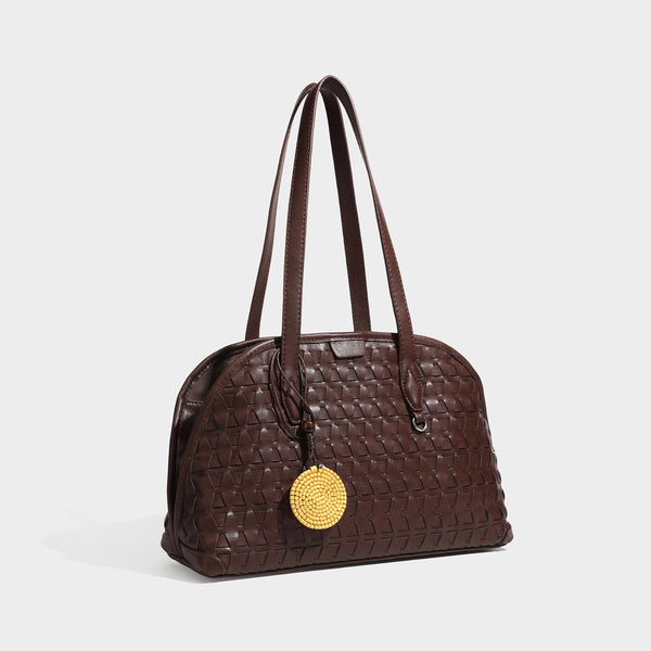 Strukturierte, kuppelförmige Schultertasche im Shopper-Stil mit geometrischer Webstruktur in Lederoptik, langen Doppelriemen, Reißverschluss oben und rund