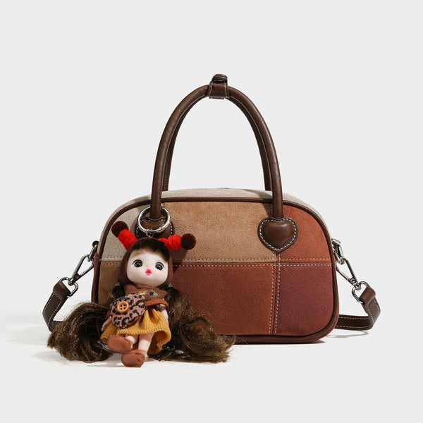 Kleine strukturierte Satchel-Tasche im Patchwork-Design mit Feldern in Beige, Camel, Braun und Rost, dunkelbrauner Besatz, herzförmigem
