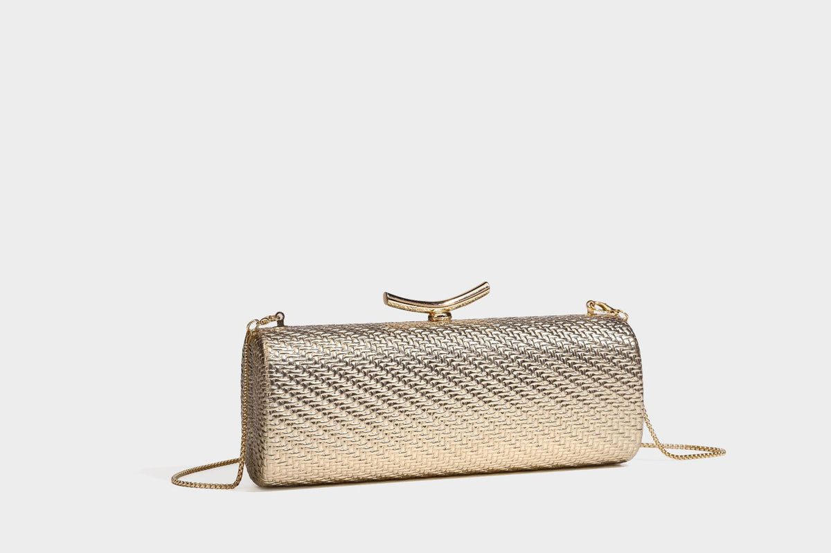 Strukturierte metallische Abend-Clutch mit gewebter Optik, geschwungenem goldfarbenem Kiss-Lock-Verschluss und abnehmbarem schmalem goldfarbenem Kettenriemen