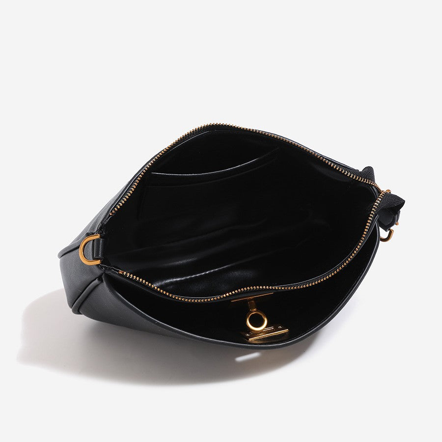 Kleine, formstabile Schultertasche aus glatter Lederoptik mit aufgesetztem Frontfach mit Drehverschluss und verstellbarem Riemen, Detailansicht 4