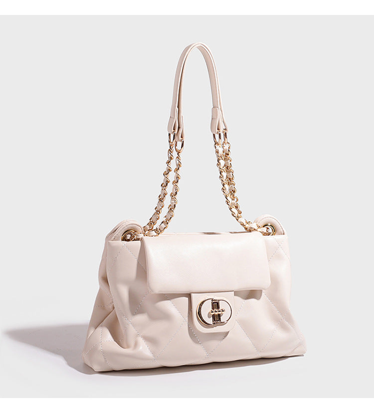 Gesteppte Schultertasche aus Lederoptik mit goldfarbenem Ketten- und Lederriemen, Überschlag mit Drehverschluss und Rautensteppung