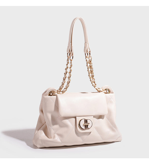 Gesteppte Schultertasche aus Lederoptik mit goldfarbenem Ketten- und Lederriemen, Überschlag mit Drehverschluss und Rautensteppung