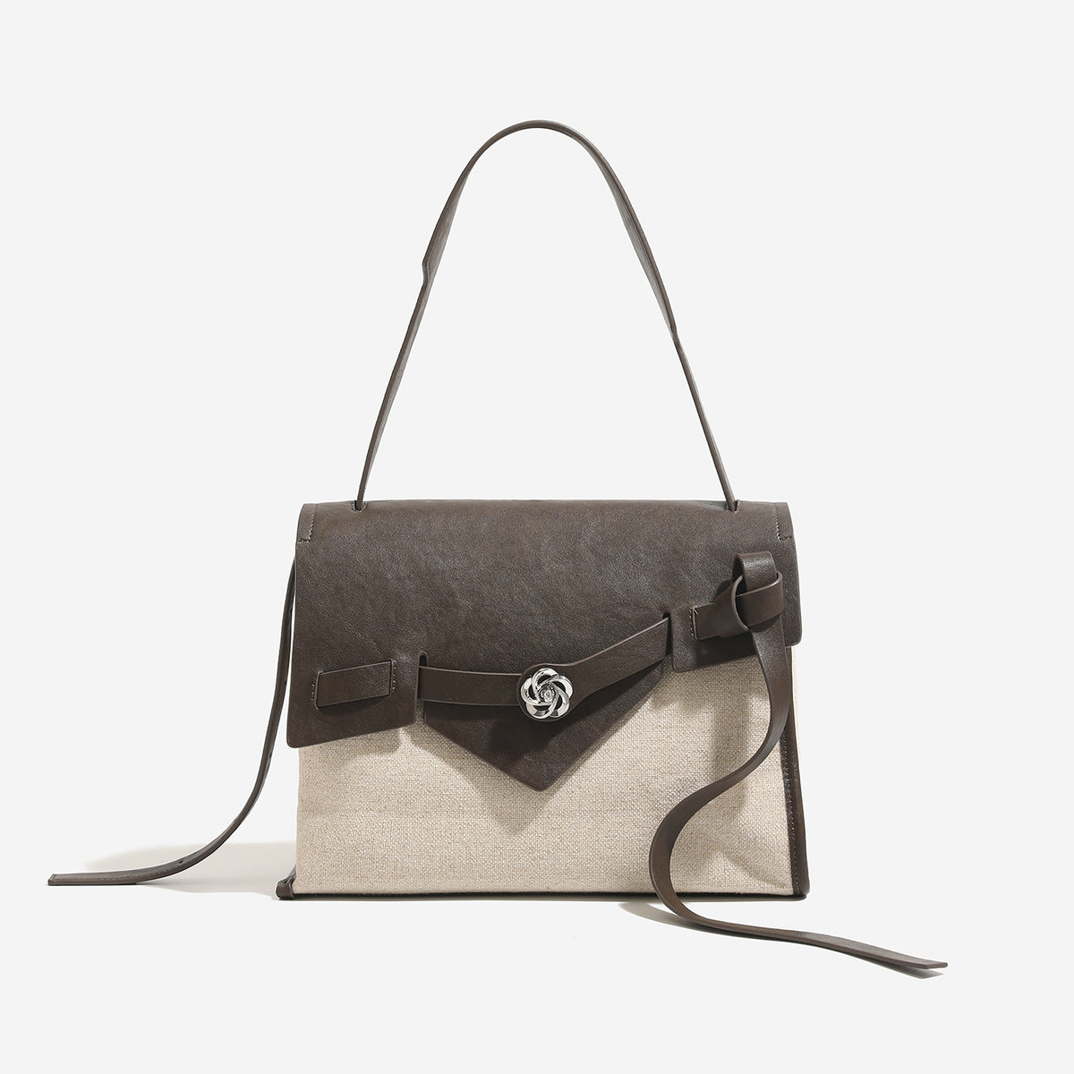Strukturierte, rechteckige Satchel-Tasche mit Klappe, floralem Metall-Drehverschluss und verstellbarem Crossbody-Riemen aus mattem, strukturiertem