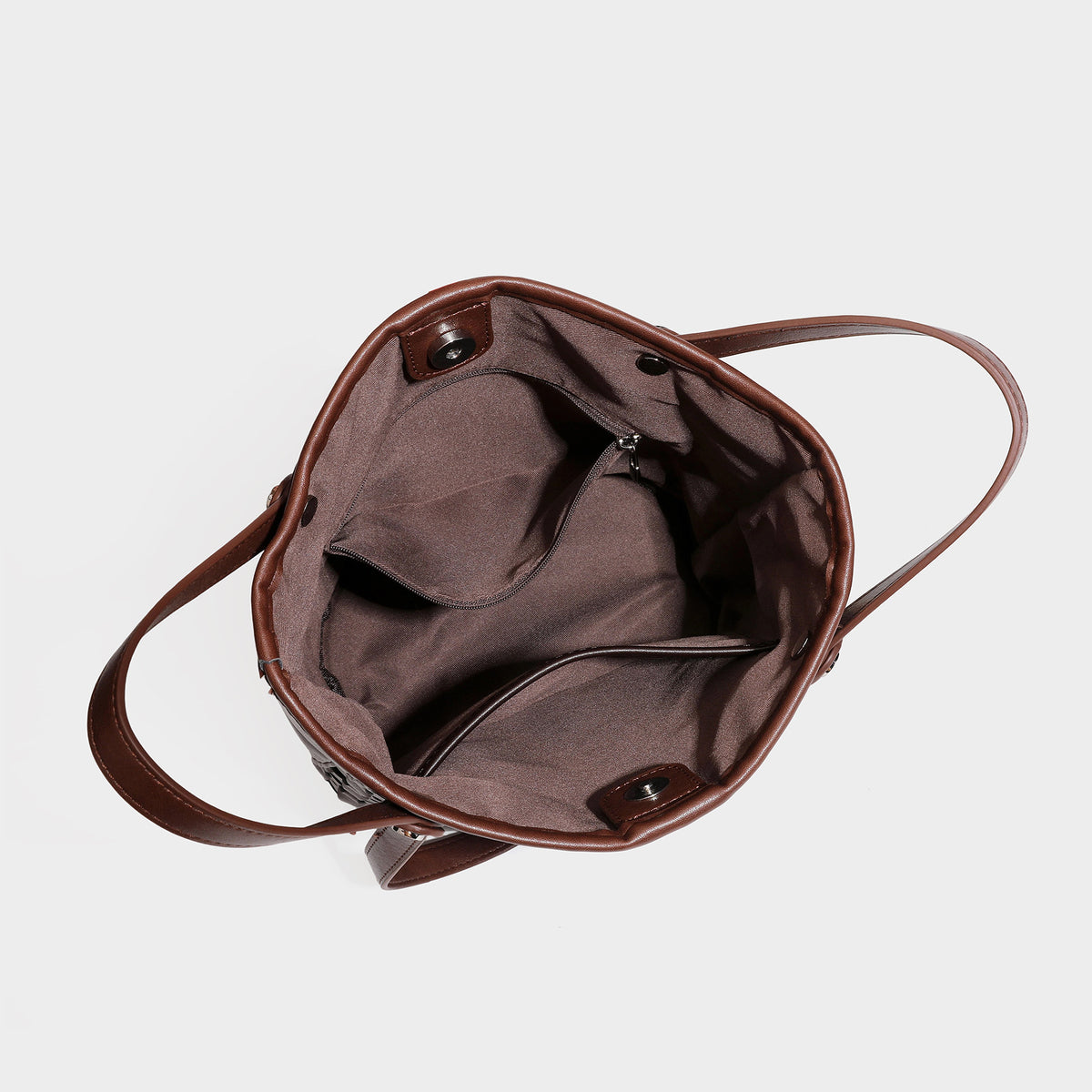 Shopper-Schultertasche im Bucket-Stil mit Webstruktur in Lederoptik, rundem Anhänger und langen doppelten Trägern, Detailansicht 40