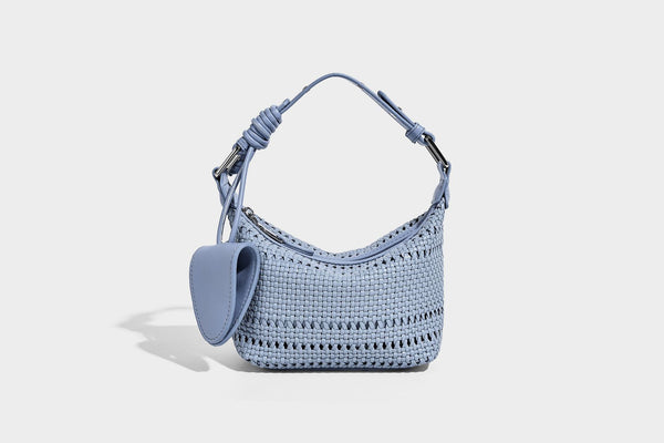 Kleine gewebte Hobo-Schultertasche mit sichelförmiger Silhouette, Reißverschluss oben, silberfarbenen Beschlägen und verstellbar, Detailansicht