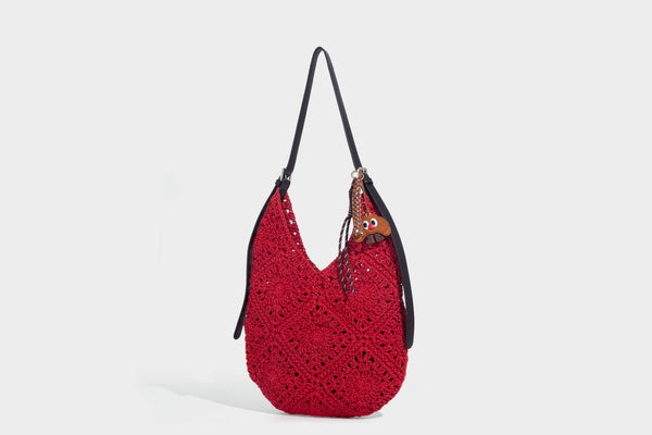Lässige gehäkelte Hobo-Schultertasche aus Wachsschnur mit verstellbarem Riemen in Lederoptik und Taschenkorpus im offenen Gittermuster, Detailansicht 19