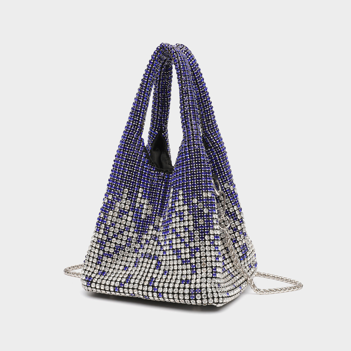 Ombré-Beuteltasche mit Kristall-Strasssteinen im Verlauf von Schwarz zu Silber, Kettenriemen und Kristallgriffen, Detailansicht 4