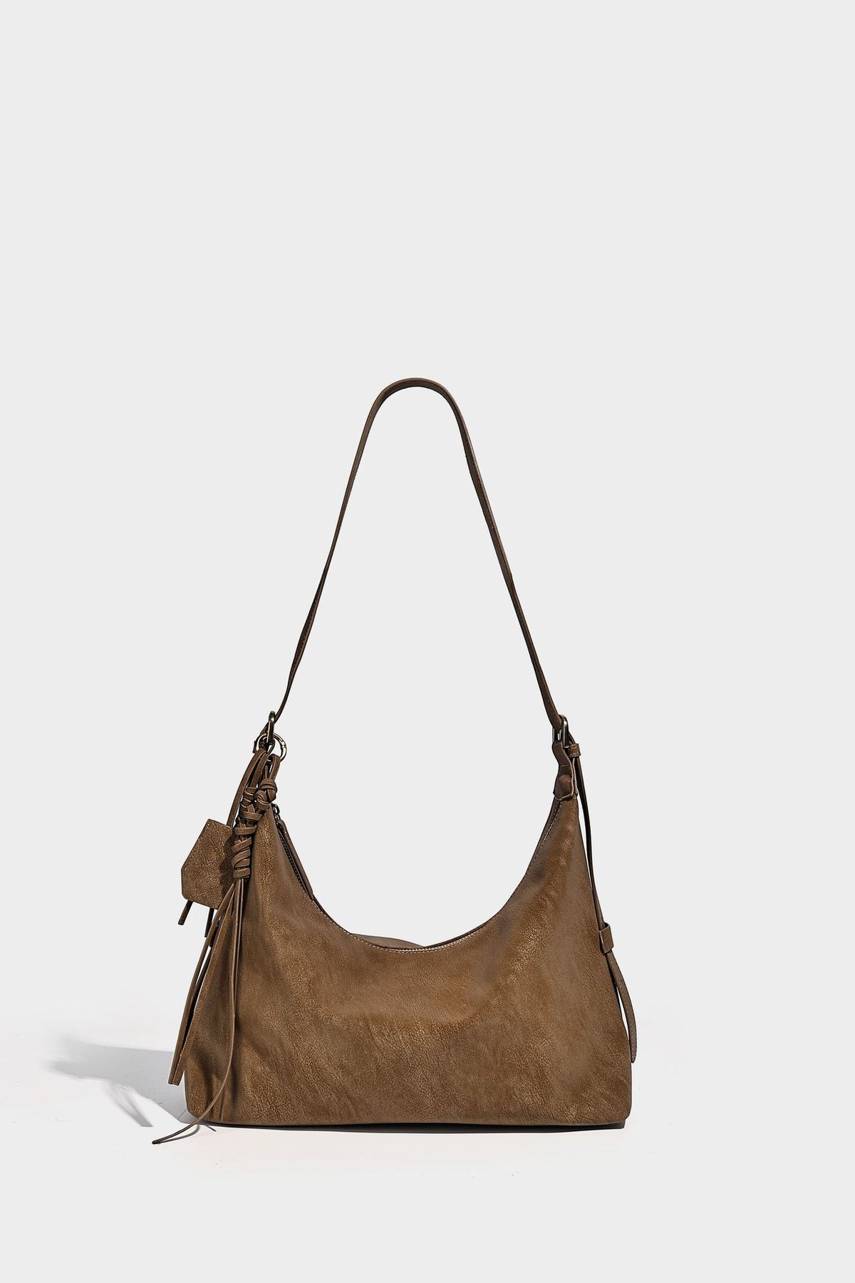 Lässige Hobo-Schultertasche mit matter Oberfläche, Quastenbesatz und goldfarbenen Metallelementen, Detailansicht 18