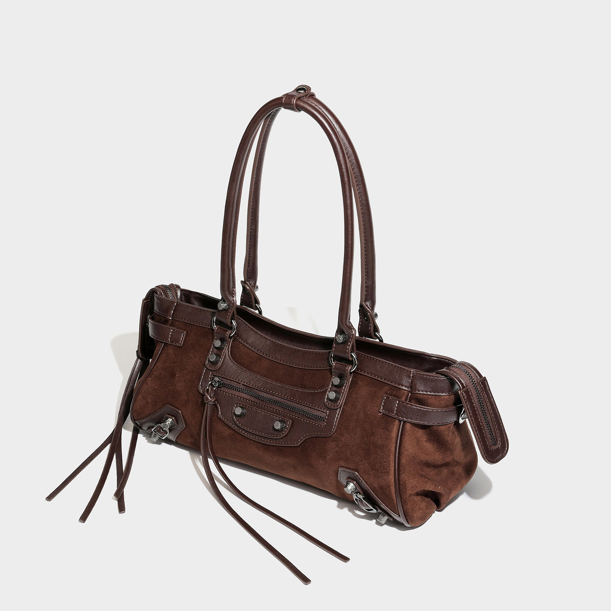 Strukturierte Vintage-Moto-Schultertasche im Tote-Stil mit matten, veloursähnlichen Einsätzen, Besatz in Lederoptik, Nieten in dunkler Silberoptik und Reißverschluss an der Vorderseite