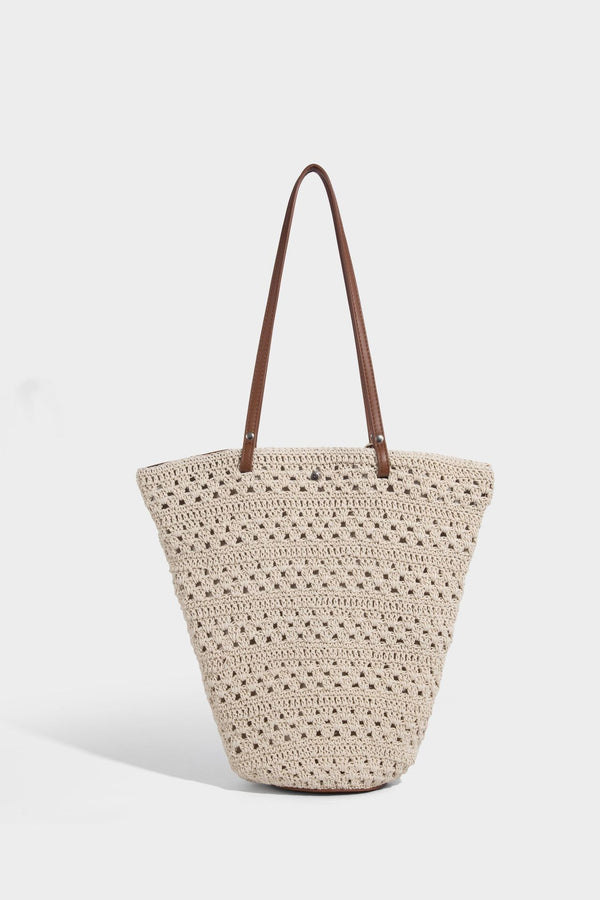 Grobmaschig gehäkelte Tote-Bag mit Schulterriemen in brauner Lederoptik und Besatz am Boden, Detailansicht 19