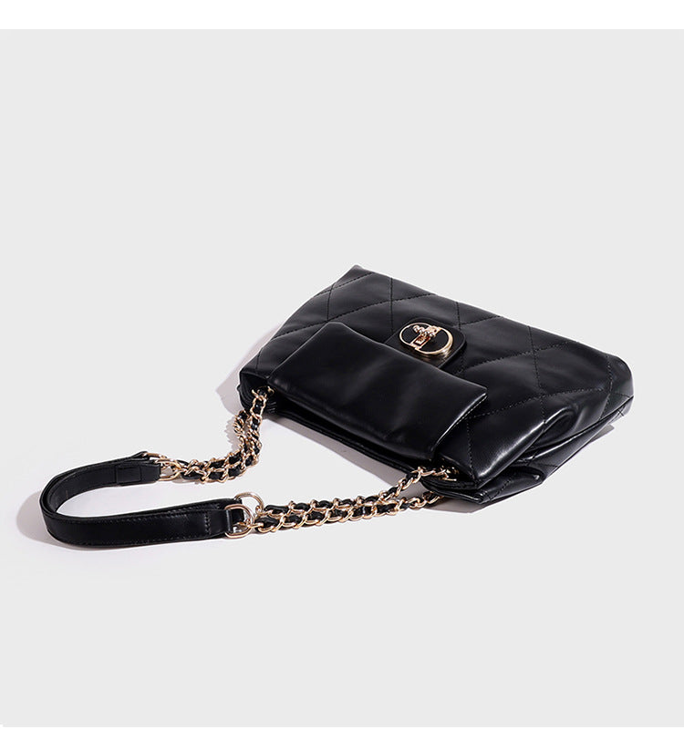 Gesteppte Schultertasche aus Lederoptik mit goldfarbenem Ketten- und Lederriemen, Überschlag mit Drehverschluss und Rautensteppung
