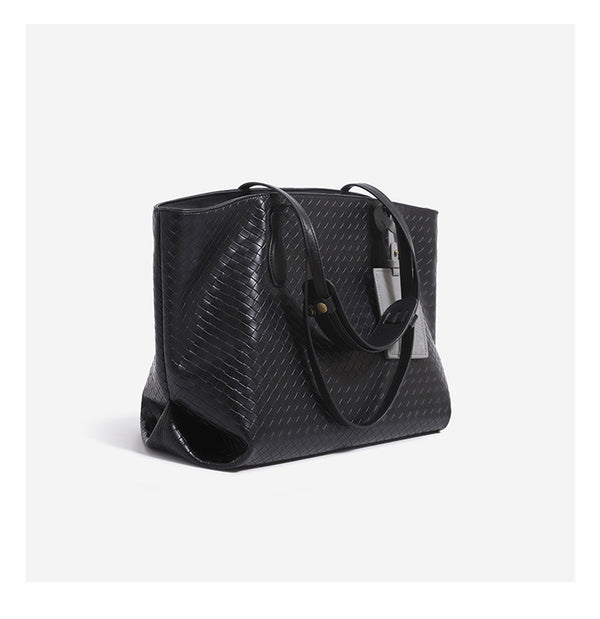 Große Schulter-Tote-Bag in Lederoptik mit geprägtem Webmuster, schmalen Doppelriemen und Beschlägen in Antikgold, Detailansicht 8