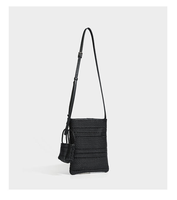 Kleine rechteckige Crossbody-Tasche aus offen geflochtenem Material mit passendem Mini-Täschchen und verstellbarem schmalem Riemen, Detailansicht 26