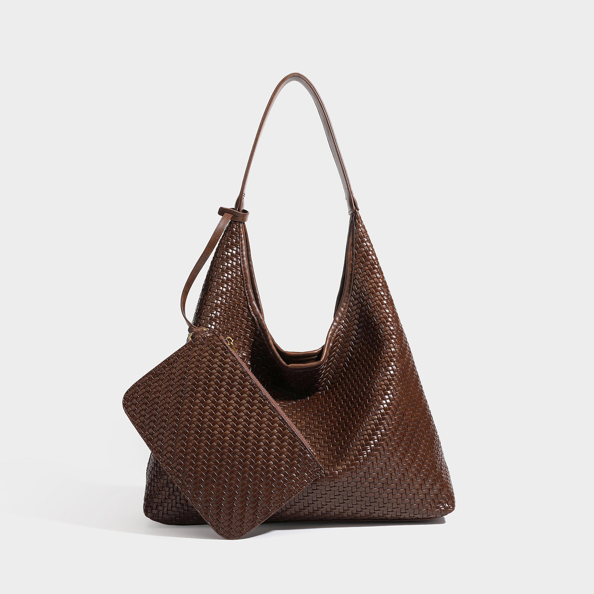 Lässige gewebte Hobo-Shopper-Tasche in Braun aus Lederoptik mit abnehmbarem Reißverschlussbeutel und goldfarbenen Beschlägen, Vorderansicht