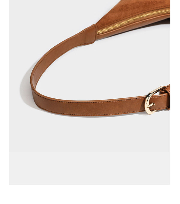 Lässig fallende Hobo-Schultertasche mit strukturierter Wildlederoptik, Reißverschluss oben, Quasten-Zippern und goldfarbenem, verstellbarem