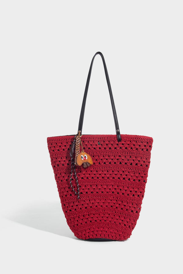 Grobmaschig gehäkelte Tote-Bag mit Schulterriemen in brauner Lederoptik und Besatz am Boden, Detailansicht 28