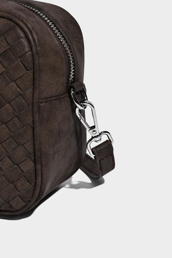 Strukturierte Boston-Tasche in Weboptik mit geknoteten Tragegriffen, abnehmbarem Schulterriemen und passendem Mini-Etui in matter Ausführung