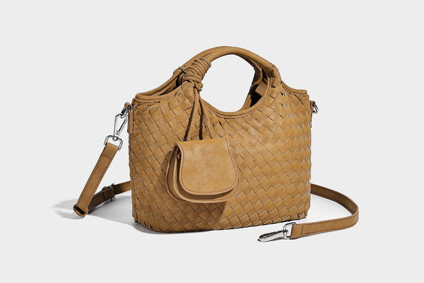 Wandelbare Tote-Schultertasche aus mattem Webmaterial mit geknoteten Tragegriffen, Vordertasche mit Klappe und abnehmbarem Schulterriemen, Detailansicht 21