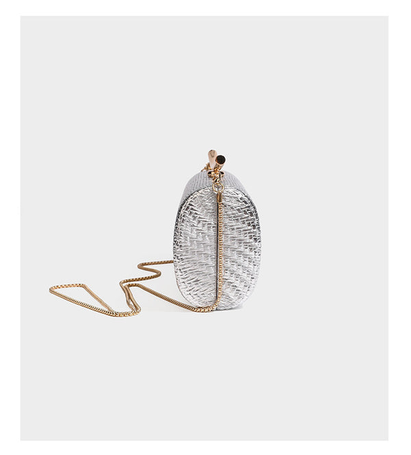 Strukturierte metallische Abend-Clutch mit gewebter Optik, geschwungenem goldfarbenem Kiss-Lock-Verschluss und abnehmbarem schmalem goldfarbenem Kettenriemen