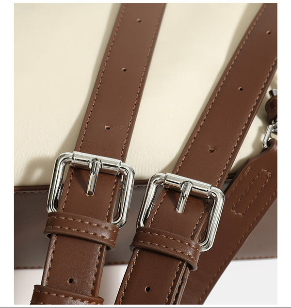 Strukturierte wandelbare Tote-Bag aus mattem Nylon mit Besatz in brauner Lederoptik, Schnallendetail und Metallbeschlägen in Silberoptik