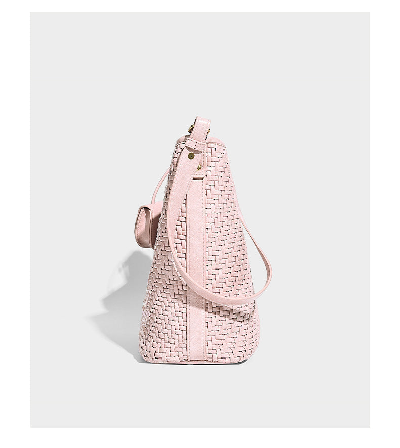 Lässig fallende, gewebte Hobo-Schultertasche in Beutelform in Pink mit abnehmbarem Mini-Etui und goldfarbenen Beschlägen, Detailansicht 17
