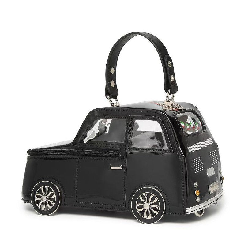 Mini-Handtasche in Autoform mit strukturierter Form, glänzender Lackoptik, dekorativen Speichenrädern, transparenten Fenstereinsätzen und