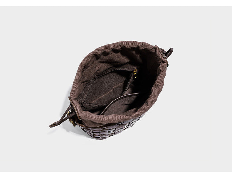 Kleine gewebte Bucket-Bag mit Karomuster-Einsatz, geflochtenem Tragegriff, Kordelzugverschluss, Perlenanhänger und abnehmbarem Schulterriemen