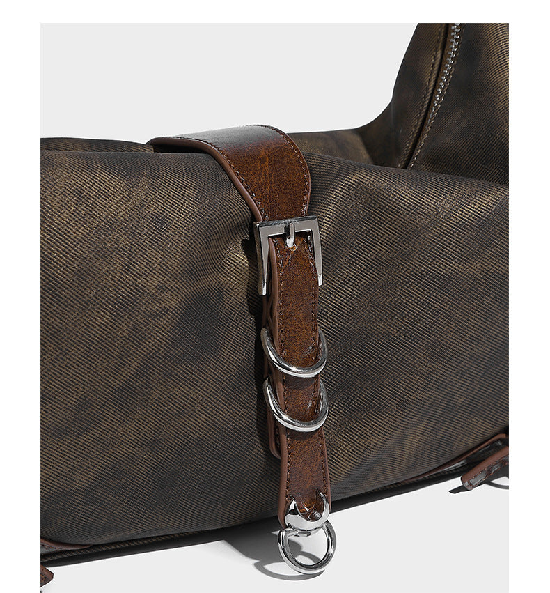 Formlose Hobo-Schultertasche mit Used-Finish, silberfarbenen Ring- und Schnallenbeschlägen sowie verstellbarem Riemen, Detailansicht 14