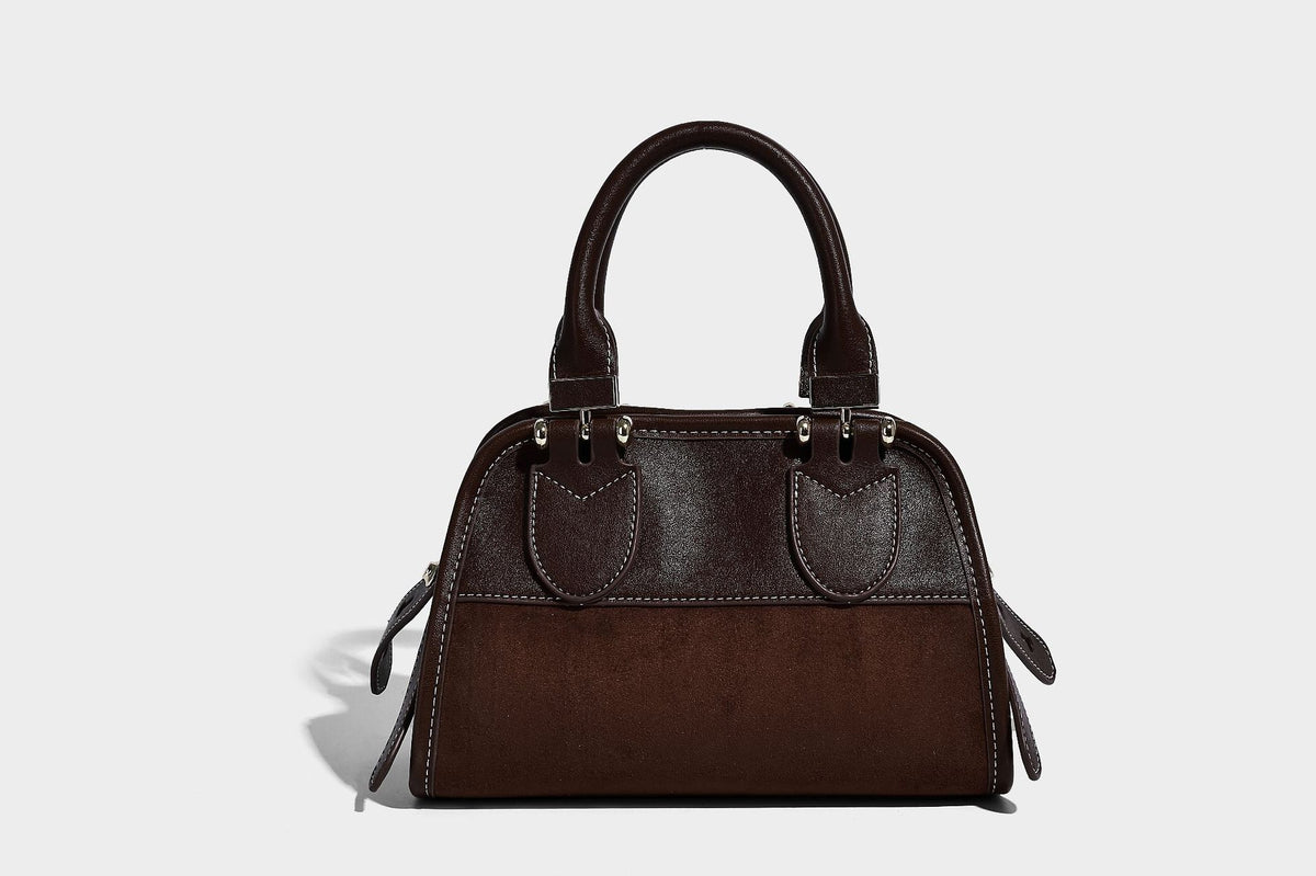 Kleine strukturierte Satchel-Tasche mit abgerundeten Henkeln, kontrastierenden weißen Steppnähten, Steckverschluss in Silberoptik und abnehmbarem