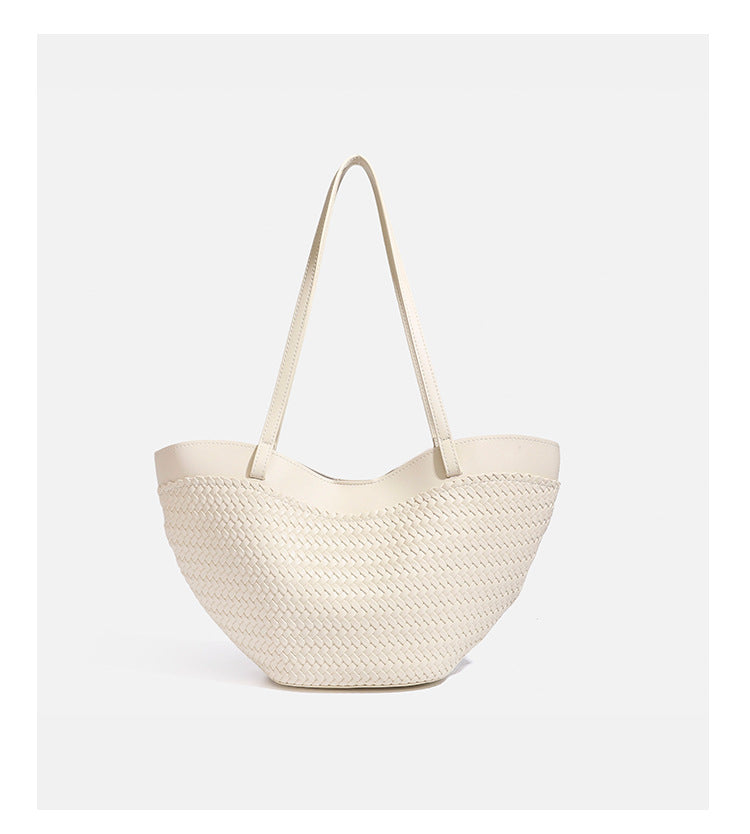 Große schwarze gewebte Tote-Bag mit glatter Kante in Lederoptik, langen doppelten Schulterriemen und geschwungener Silhouette, Detailansicht 14