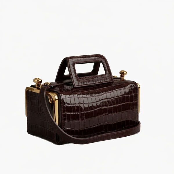Kompakte dunkelbraune Henkel­tasche in Lederoptik mit goldfarbenem Rahmenverschluss mit Kugelenden und abnehmbarem, verstellbarem Crossbody