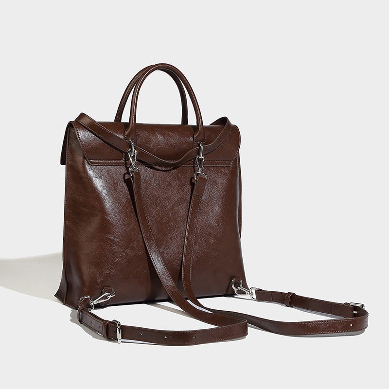 Große glänzende wandelbare Tote-Bag in Lederoptik mit Plüschbären-Anhänger und silberfarbenen Beschlägen, Detailansicht 18